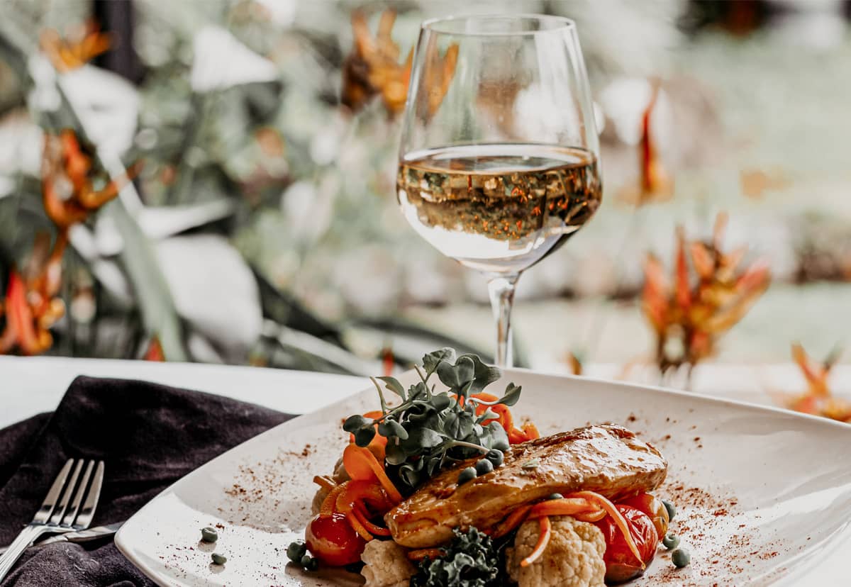 10 lucruri pe care ar trebui să le știi despre pairing-ul între mâncare și vin